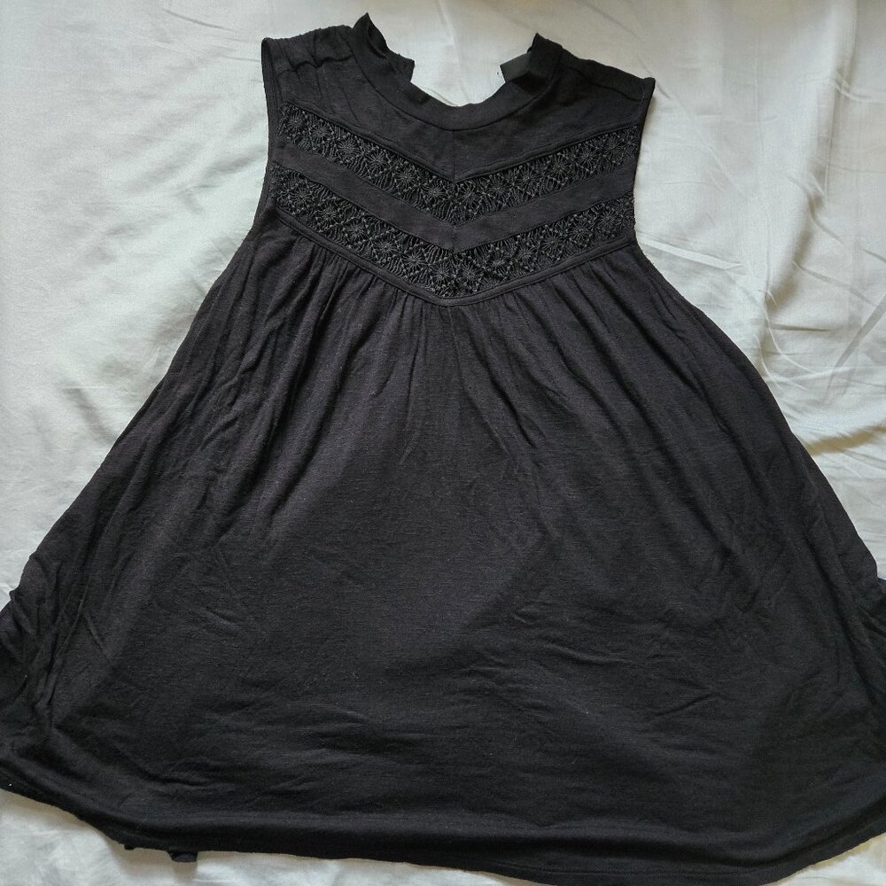 Apt 9 Black sleeveless top